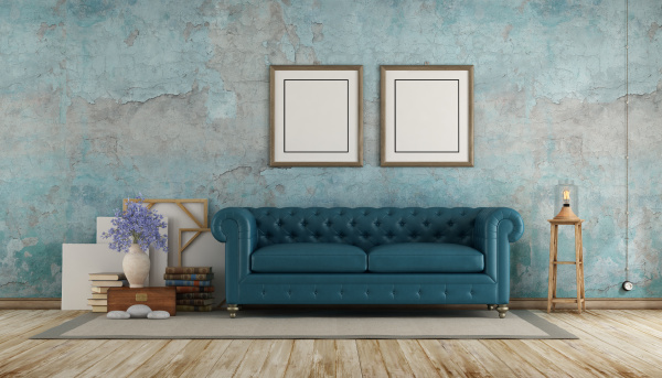 stary pokoj z niebieska sofa calssic