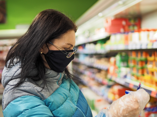 woman, with, protective, mask, durung, shopping - 28279456
